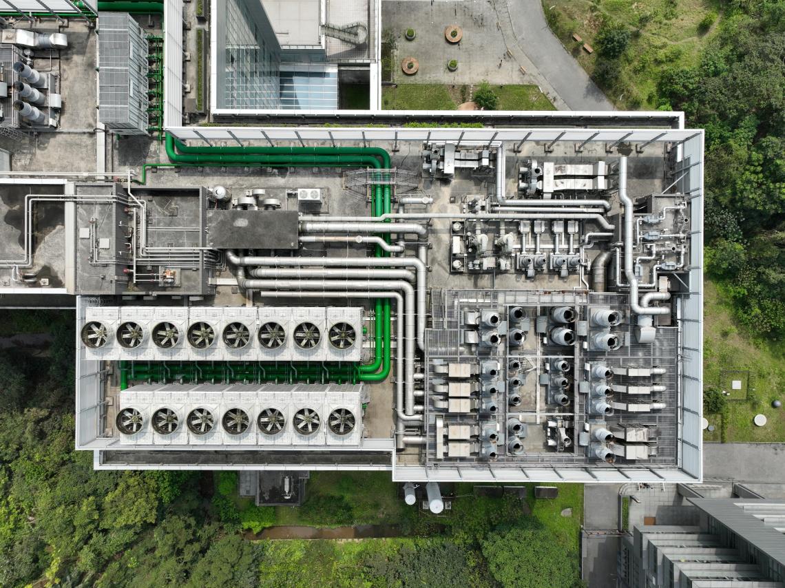 Кровля центра обработки данных с полной системой вентиляции и охлаждения